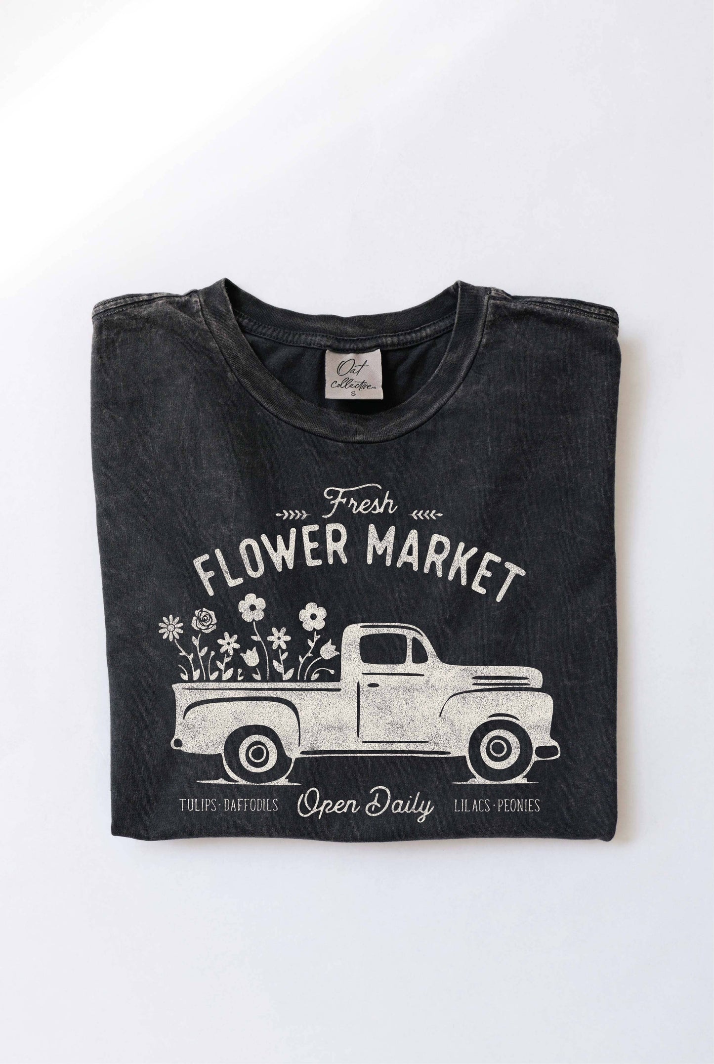 FRESH FLOWER MARKET Mineral Washed Graphic Top